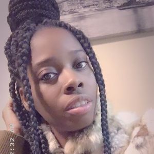 Meet your Posher, Casandra